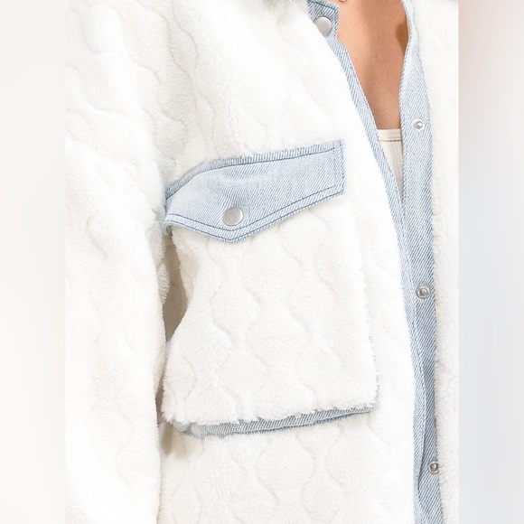 Women's White and Gray Jacket - Picture 2 of 4